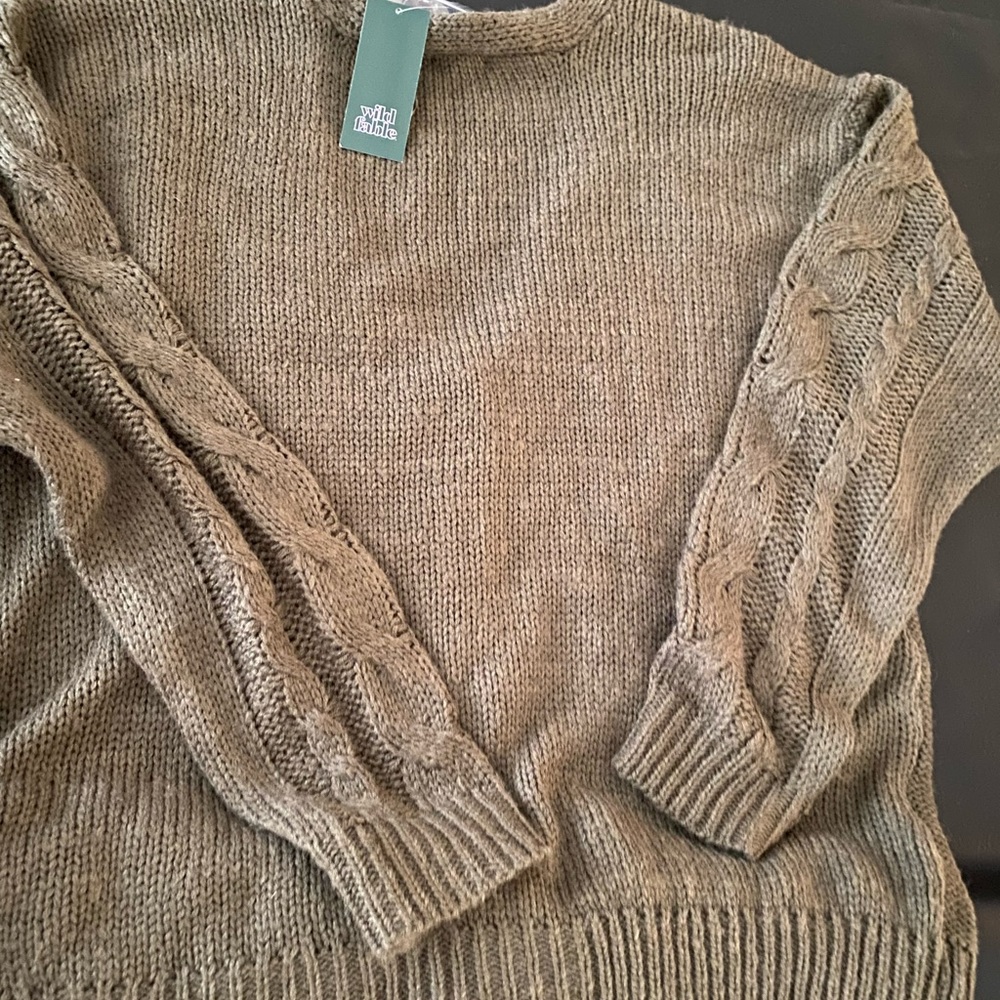 Two cute sweaters - Picture 4 of 10